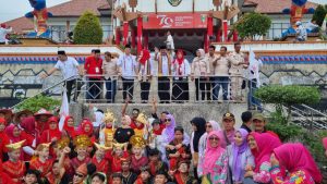 Pasangan Hj. Dewi Handajani, S.E., M.M., dan wakilnya dr. H. Ammar Siradjuddin,Sp.OG(K), mendaftarkan diri di  KPU Tanggamus